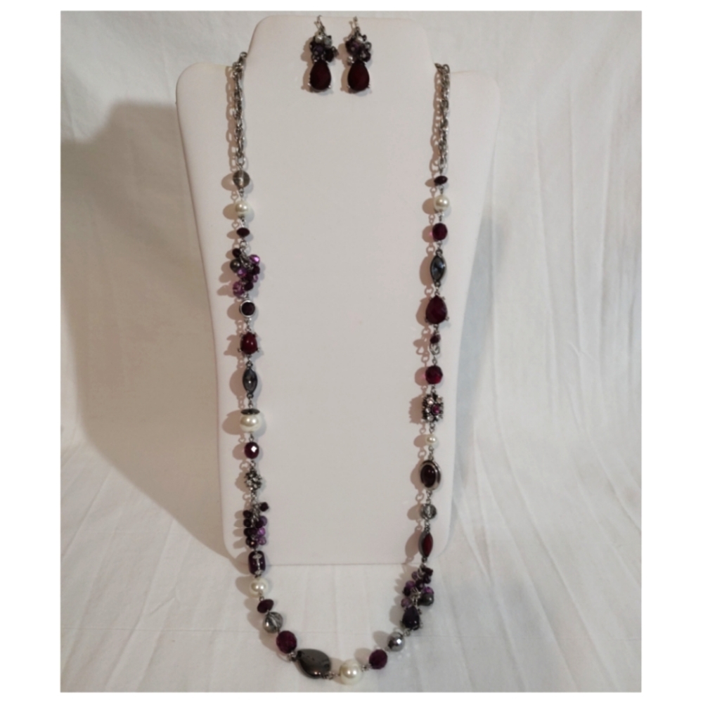 5/$15 White House Black Market Necklace and Earring Set
